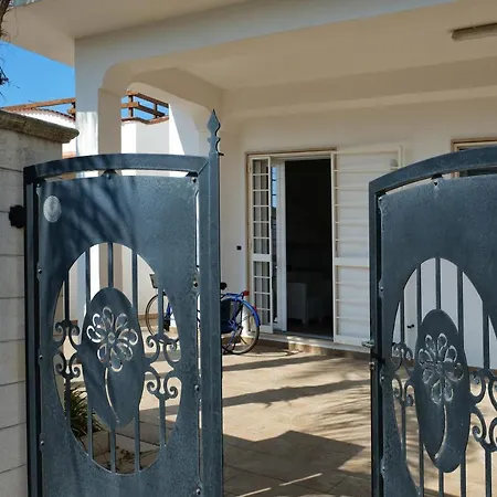 Casa Savanna Holiday home Torre Lapillo